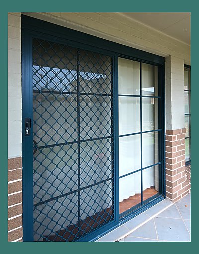 Aluminium security sliding door