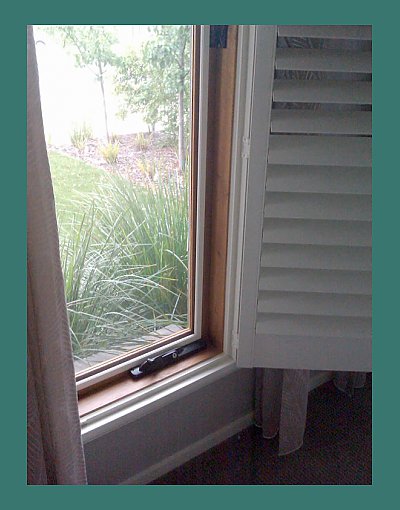 Window flyscreen with winder