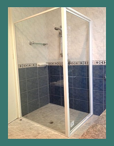 Fully framed shower screen