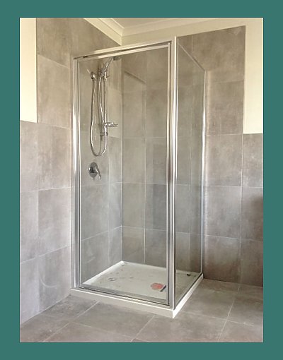 Fully framed shower screen - silver