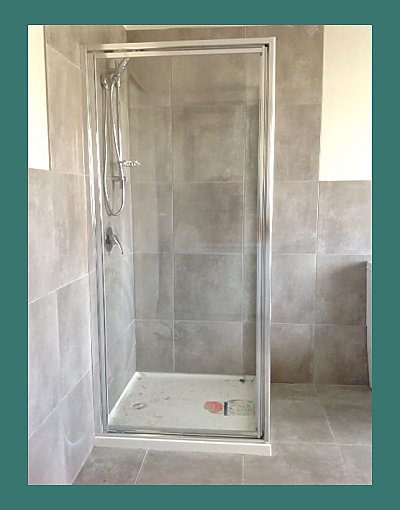 Fully framed shower screen